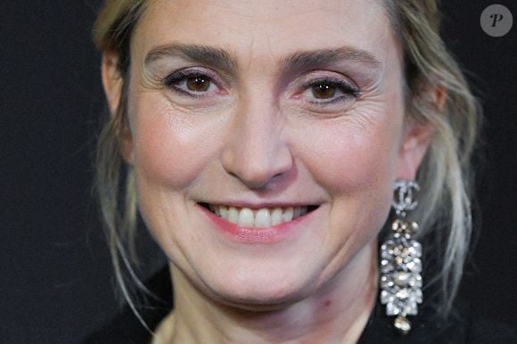 Julie Gayet assiste au Prix André Bazin Cahiers Du Cinéma à La Coupole à Paris, France, le 12 décembre 2024. Photo par Aurore Marechal/ABACAPRESS.COM