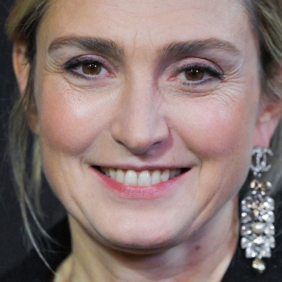 Julie Gayet assiste au Prix André Bazin Cahiers Du Cinéma à La Coupole à Paris, France, le 12 décembre 2024. Photo par Aurore Marechal/ABACAPRESS.COM