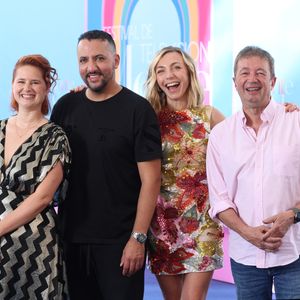 Interviewée par "Télé Star", l'humoriste et héroïne de "Scènes de ménages" Élodie Poux s'est confiée sur son impressionnante perte de poids.

Elodie Poux, Majid Berhila, Amelie Etasse, Frederic Bouraly lors du photocall de "Scènes de ménages" au Grimaldi Forum lors du 64ème Festival de Télévision de Monte Carlo
© Denis Guignebourg/Bestimage