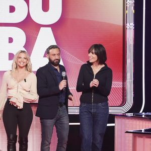 Exclusif - Kelly Vedovelli, Cyril Hanouna, Géraldine Maillet, sur le plateau de l'émission " TPMP " présentée par C.Hanouna et diffusée en direct sur C8, Paris, France, le 25 février 2025. Jack Tribeca / Bestimage