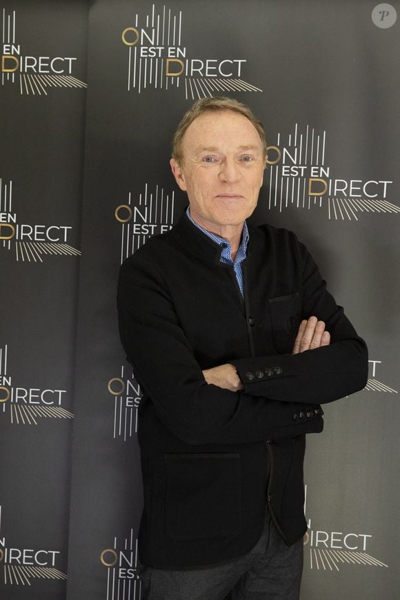 Christophe Hondelatte Pour son émission sur Europe 1 " Hondelatte raconte " - Backstage de l'émission OEED (On Est En Direct) , présentée par L.Ruquier et diffusée en direct le 20 mars 2021 sur France 2.   Paris, le 20 mars 2021.  © Jack Tribeca / Bestimage