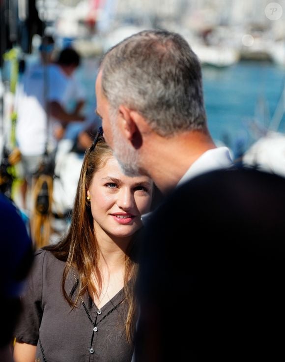 Ce montant de 417 euros mensuels lui est donc retiré volontairement.

Le roi Felipe VI d'Espagne et sa fille la princesse Leonor assistent à la 43ème Coupe du Roi Mapfre à Palma de Majorque le 2 aout 2025. Photo par LALO YASKY / BESTIMAGE