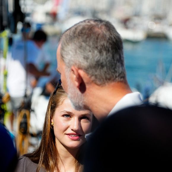 Ce montant de 417 euros mensuels lui est donc retiré volontairement.

Le roi Felipe VI d'Espagne et sa fille la princesse Leonor assistent à la 43ème Coupe du Roi Mapfre à Palma de Majorque le 2 aout 2025. Photo par LALO YASKY / BESTIMAGE