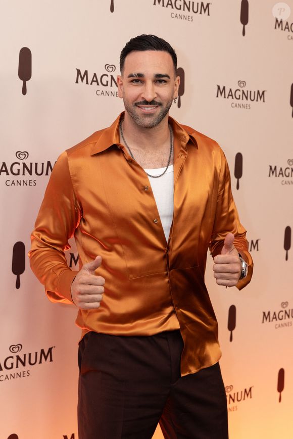 Info - Après les « Traîtres » sur M 6, Adil Rami va aussi participer à « Danse avec les Stars » sur TF1 - Adil Rami - Soirée sur la plage Magnum lors du 77ème Festival International du Film de Cannes, France, le 16 mai 2024. © Jeremy Melloul / Magnum Cannes via Bestimage