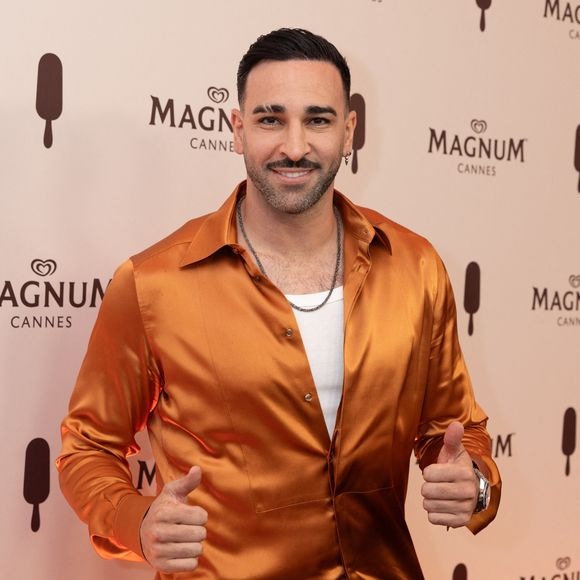 Info - Après les « Traîtres » sur M 6, Adil Rami va aussi participer à « Danse avec les Stars » sur TF1 - Adil Rami - Soirée sur la plage Magnum lors du 77ème Festival International du Film de Cannes, France, le 16 mai 2024. © Jeremy Melloul / Magnum Cannes via Bestimage