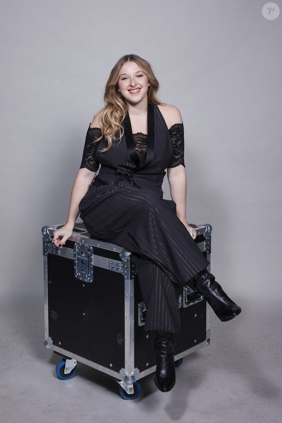 Exclusif - Helena - Studio avec les invités de l'enregistrement de l'émission "La chanson secrète N°14", présentée par N.Aliagas et diffusée le 26 décembre sur TF1, à Paris, France, le 9 décembre 2025. © Jacovides-Moreau/Bestimage