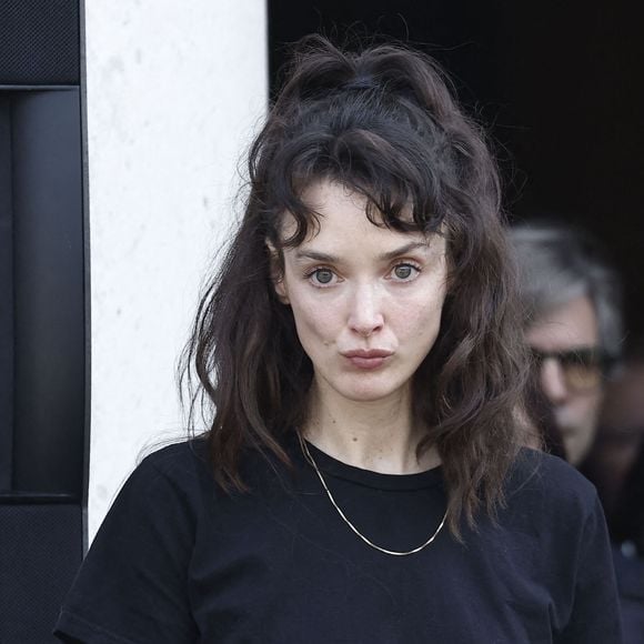 Charlotte Le Bon  aux obsèques de M.Satrapi au Crématorium du Père-Lachaise à Paris, le 19 juin 2026.
© Cyril Moreau / Bestimage