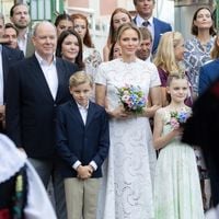 Charlene de Monaco sublime en robe brodée aux côtés de sa fille Gabriella, adorable en robe Dior