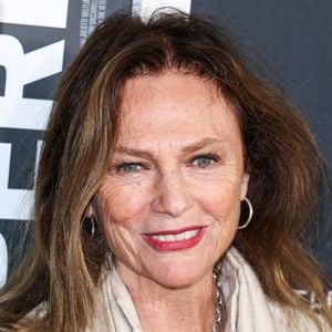 À l'époque, elle tombe immédiatement amoureuse du frenchie de vingt ans son cadet. 

Jacqueline Bisset - Première du film "Emilia Perez" lors de la soirée d'ouverture du Festival du Film "The American French Film Festival" à Los Angeles. Le 29 octobre 2024