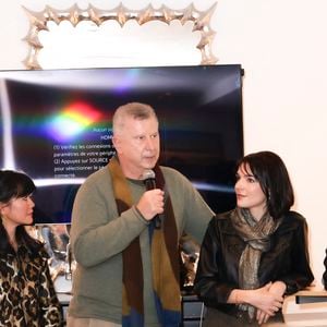 “Aujourd’hui, j’ai été opéré il y a une semaine, regardez, je suis chez vous”, conclut-il

Exclusif - Ly Danh (Directrice Marketing & Communication de Défi d'Elles), Pascal Bataille, Lorène Vivier, Christelle Gauzet (présidente de Défi d'Elles), lors de la conférence de presse de "Défi d'Elles" à l'appartement Club Med de Passy à Paris le 15 janvier 2025.

© Jack Tribeca / Bestimage