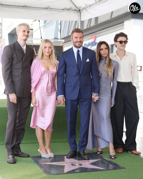 11 juin 2026, Los Angeles, Californie, États-Unis : Romeo Beckham, Harper Beckham, David Beckham, Victoria Beckham et Cruz Beckham lors d'une cérémonie en l'honneur de l'actrice Jessica Chastain, à qui l'on a décerné une étoile sur le Walk of Fame d'Hollywood. (Crédit photo : © Nina Prommer/ZUMA Press Wire / Bestimage)