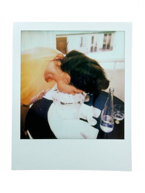 L’actrice est notamment vue en train de plonger son visage dans un seau de glaçons avant de monter les marches.

François Civil a dévoilé les coulisses de son Festival de Cannes. Capture d'écran Instagram