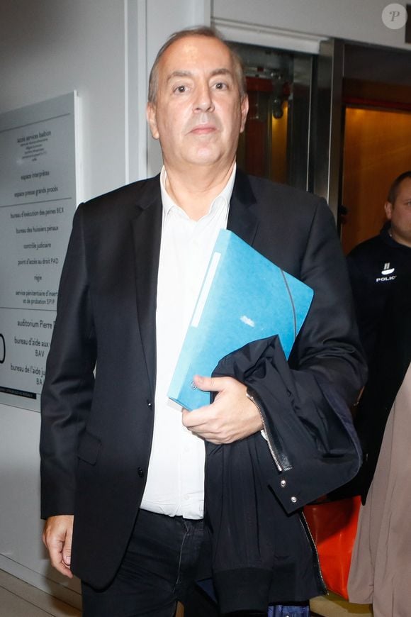 Info - Peine alourdie pour Jean-Marc Morandini condamné à deux ans de prison avec sursis en appel pour corruption de mineurs. La cour d'appel de Paris a en outre prononcé contre lui une interdiction définitive d'exercer une profession en contact avec des mineurs - Info - L'animateur Jean-Marc Morandini condamné en appel à 18 mois de prison avec sursis pour harcèlement sexuel - L'animateur Jean-Marc Morandini sort du tribunal après son procès pour corruption de mineurs au Tribunal de Paris le 24 octobre 2022.
le procureur demande un an de prison avec sursis pour l'animateur