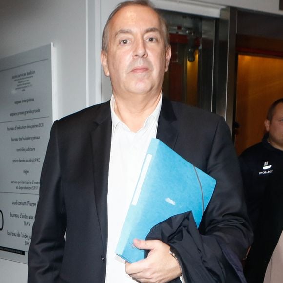 Info - Peine alourdie pour Jean-Marc Morandini condamné à deux ans de prison avec sursis en appel pour corruption de mineurs. La cour d'appel de Paris a en outre prononcé contre lui une interdiction définitive d'exercer une profession en contact avec des mineurs - Info - L'animateur Jean-Marc Morandini condamné en appel à 18 mois de prison avec sursis pour harcèlement sexuel - L'animateur Jean-Marc Morandini sort du tribunal après son procès pour corruption de mineurs au Tribunal de Paris le 24 octobre 2022.
le procureur demande un an de prison avec sursis pour l'animateur