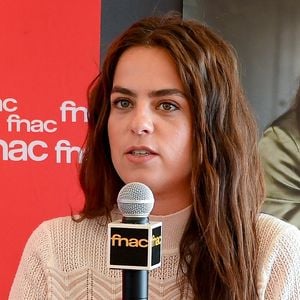 Exclusif - A l'occasion du 78ème Festival International du Film de Cannes et dans le cadre de la 21ème édition de "Cannes fait le Mur ", Anouchka Delon, le Humann Prize et la Mairie de Cannes s'unissent à la FNAC pour rendre un hommage à l illustre acteur français Alain Delon à travers une exposition de photos "Delon & Elles" dans toute la ville de Cannes le 15 mai 2025. © Lionel Urman/Bestimage