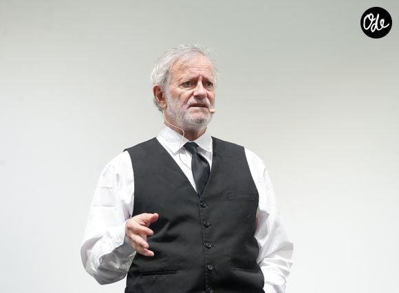 - Francis Huster présente en avant-première sa nouvelle création « Un cancre au paradis - Francis Huster célèbre Sacha Guitry » à l'occasion du Festival Les Hérault du Cinéma et de la Télévision 2026 au Cap d'Agde le 21 juin2026.

© Anne-Sohie Guebey / Bestimage