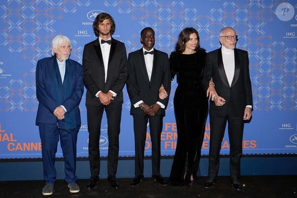 Pierre Richard, Diego Le Fur, Djibril Djimo, Maïwenn Le Besco, Pascal Greggory - Photocall du dîner d'ouverture du 76ème Festival International du Film de Cannes, au Carlton. Le 16 mai 2023
© Borde-Jacovides-Moreau / Bestimage