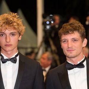 Niels Schneider et Vassili Schneider arrivant sur le tapis rouge de la projection de 'Knife + Heart (Un Couteau Dans Le Coeur)' qui s'est tenue au Palais Des Festivals à Cannes, France, le 17 mai 2018 dans le cadre du 71e Festival de Cannes. Photo par Nicolas Genin/ABACAPRESS.COM