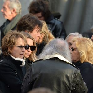 Nathalie Baye, Laura Smet, Tony Scotti, Sylvie Vartan, David Hallyday - Sorties de l'église de la Madeleine après les obsèques de Johnny Hallyday à Paris le 9 décembre 2017.
© Veeren / Bestimage