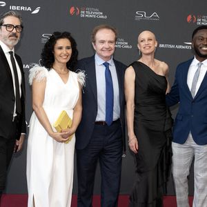 Jose Carlos Gallardo, Aida Touihri, Tom Jennings, Jeanette Larsson et Patrick Aryee, membres du jury des actualités et des documentaires, assistent au tapis rouge d'ouverture du 62e Festival de télévision de Monte-Carlo, le 16 juin 2023 à Monte-Carlo, Monaco. Photo par David Niviere/ABACAPRESS.COM
