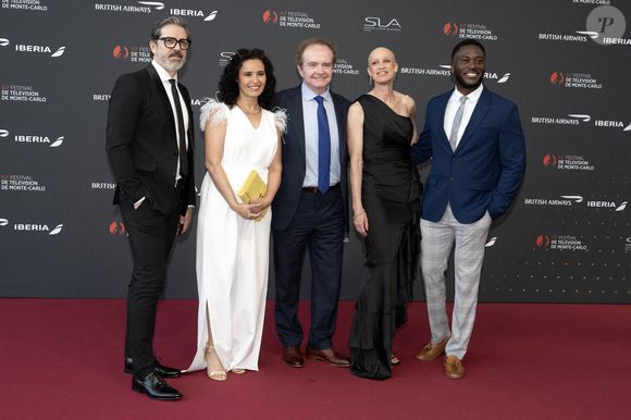 Jose Carlos Gallardo, Aida Touihri, Tom Jennings, Jeanette Larsson et Patrick Aryee, membres du jury des actualités et des documentaires, assistent au tapis rouge d'ouverture du 62e Festival de télévision de Monte-Carlo, le 16 juin 2023 à Monte-Carlo, Monaco. Photo par David Niviere/ABACAPRESS.COM