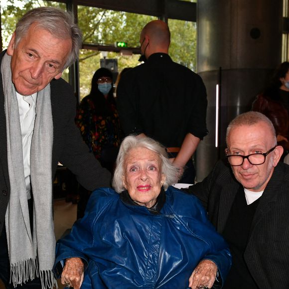 Costa-Gavras, Micheline Presle, Jean-Paul Gaultier - Visite privée de l'exposition Cinémode par Jean-Paul Gaultier à la cinémathèque française à Paris le 3 octobre 2021. © Veeren Ramsamy - Christophe Clovis/Bestimage