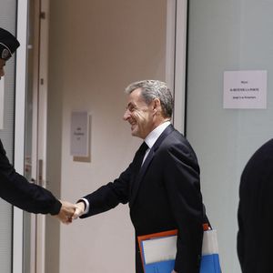 Il a également le droit d'aller à son bureau d'après BFMTV, une information confirmée par le juge d'application des peines.

Nicolas Sarkozy - Arrivées au procès du financement libyen de Sarkozy le 6 février 2025.

© Christophe Clovis / Bestimage