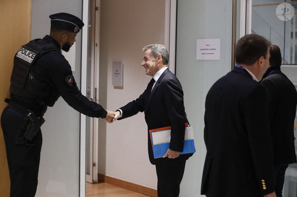Il a également le droit d'aller à son bureau d'après BFMTV, une information confirmée par le juge d'application des peines.

Nicolas Sarkozy - Arrivées au procès du financement libyen de Sarkozy le 6 février 2025.

© Christophe Clovis / Bestimage