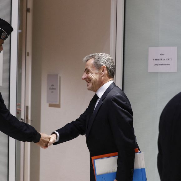 Il a également le droit d'aller à son bureau d'après BFMTV, une information confirmée par le juge d'application des peines.

Nicolas Sarkozy - Arrivées au procès du financement libyen de Sarkozy le 6 février 2025.

© Christophe Clovis / Bestimage