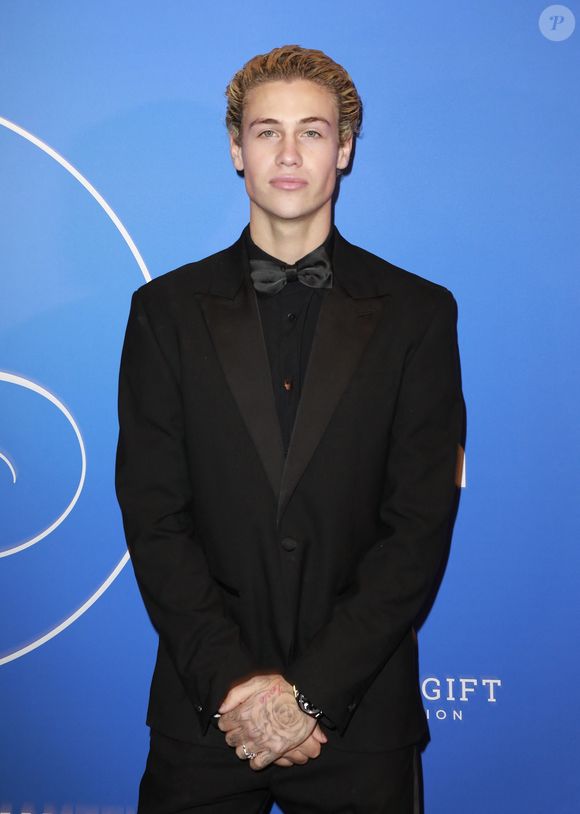 Matteo Sinet - Photocall du Global Gift Gala Paris à l'hôtel Four Seasons George V à Paris le 8 novembre 2025. © Marc Ausset-Lacroix/Bestimage