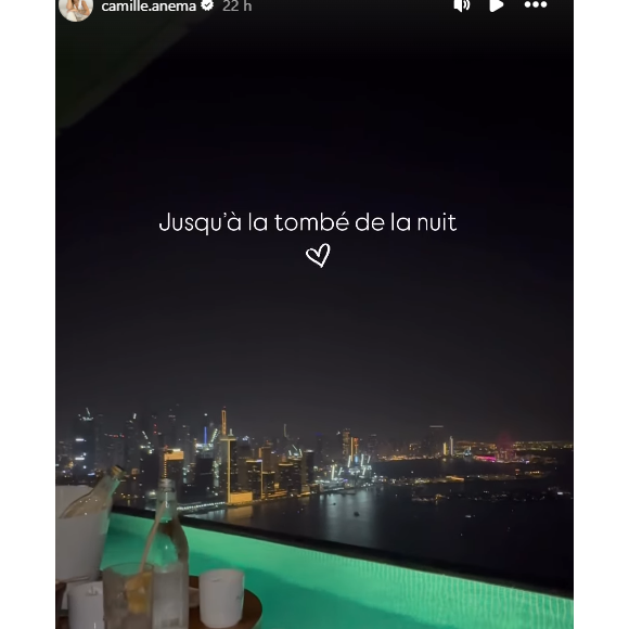 Et cela, sans ses enfants, restés avec leur père Nicolas Santoro dont elle est séparée.

Camille Santoro (Familles nombreuses) en vacances à Dubaï, le 15 octobre 2025 sur Instagram.