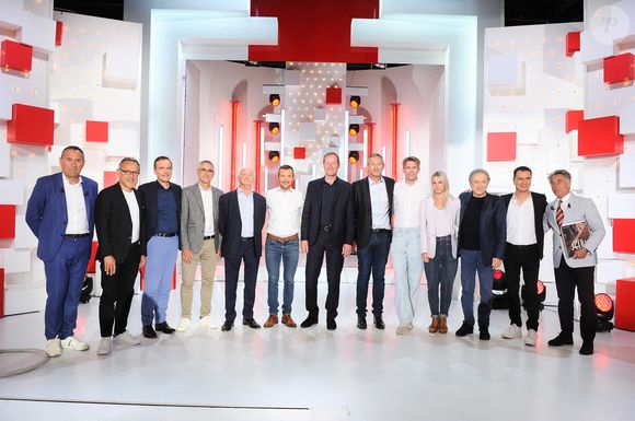Après avoir été témoin d'une scène terrible

Exclusif - Thierry Gouvenou, Emmanuel Chaunu, Franck Ferrand, Laurent Jalabert, Jean Paul Ollivier, Thomas Voeckler, Christian Prudhomme, Nicolas Geay, Yoann Offredo, Marion Rousse, Michel Drucker, Laurent Lhuyat et Gérard Holtz - Enregistrement de l'émission "Vivement dimanche" au Studio Gabriel à Paris, présentée par M.Drucker et diffusée le 23 juin sur France 3
© Guillaume Gaffiot / Bestimage