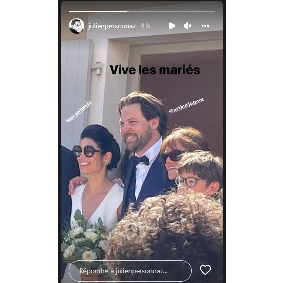 Le couple s'est dit "oui" le 25 juin 2022 lors d'une cérémonie intime organisée à Pont-de-Barret, un petit village de la Drôme.

Arthur Jugnot a épousé Flavie Péan. Le 25 juin 2022.