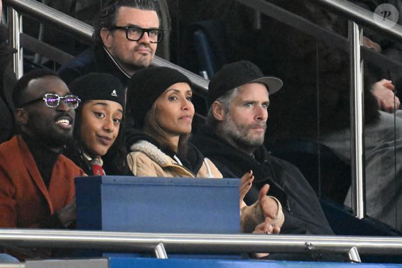 "Par contre, j'ai une grosse faim le matin. Là, c'est un petit dej de roi : des avocats toasts, muesli, granola..."

Sonia Rolland et son mari Guillaume Gabriel en tribunes lors du match de football Ligue 1 Uber Eats opposant le Paris Saint-Germain (PSG) à l'OGC Nice (1-0) au Parc des Princes à Paris, France, le 1er novembre 2025. © Lionel Urman/Bestimage