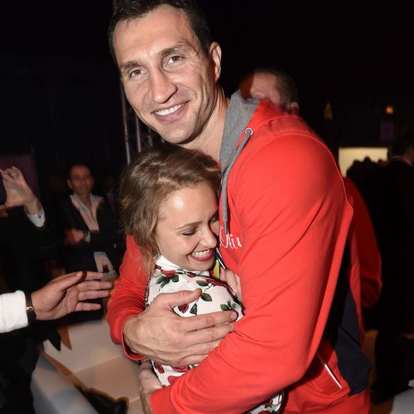 Il a également adressé quelques mots à leur fille, promettant de parler de sa mère avec respect et de préserver son souvenir. 

Hayden Panettiere et son fiancé Wladimir (Vladimir) Klitschko - Match de boxe entre l’Ukrainien Wladimir (Vladimir) Klitschko et l’Australien Alex Leapai à Oberhausen, le 26 avril 2014. Wladimir (Vladimir) Klitschko conserve ses titres WBA-IBF-WBO des poids lourds en battant Alex Leapai par K.-O. à la cinquième reprise. API / BESTIMAGE