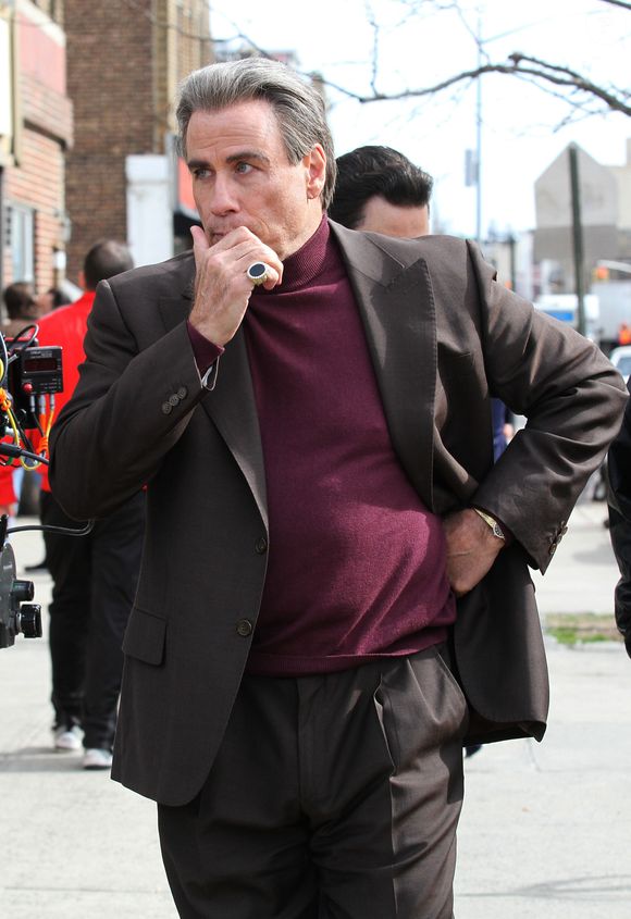 John Travolta, les cheveux gris, sur le tournage du film 'The Life and Death of John Gotti' dans le quartier de Brooklyn à New York , le 21 février 2017
Crédit : FAMEFLYNET / BESTIMAGE