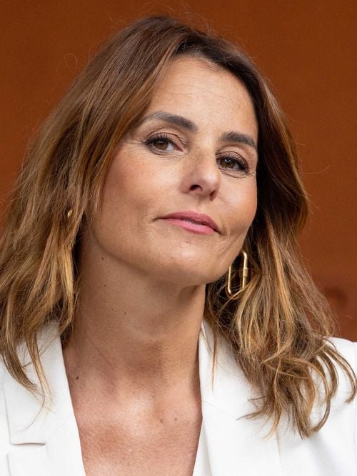 Teint, sourcils, lèvres : la maquilleuse de Faustine Bollaert partage ses astuces pour une mise en beauté réussie