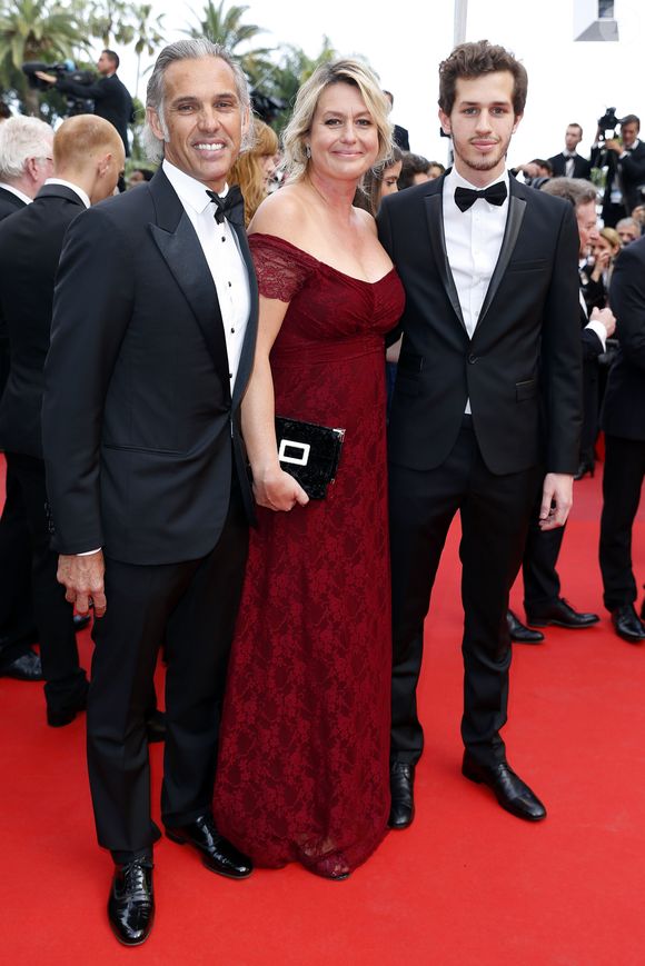 Paul Belmondo (habillé en Lanvin), son ex-femme Luana et leur fils Victor - Montée des marches de la cérémonie de clôture du 69ème Festival International du Film de Cannes. Le 22 mai 2016. © Olivier Borde-Cyril Moreau/Bestimage