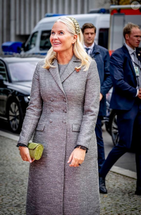 La princesse héritière Mette-Marit de Norvège, lors de la célébration du 25e anniversaire du complexe des ambassades nordiques à Berlin, en Allemagne, le 21 octobre 2024. © Dana Press/Bestimage