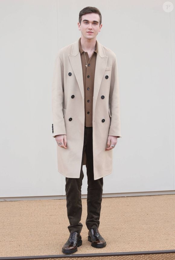 Gabriel Kane Day-Lewis (fils de Daniel Day-Lewis et Isabelle Adjani) - People au défilé Burberry Prorsum Hommes printemps-été 2016 à Londres le 11 janvier 2016.