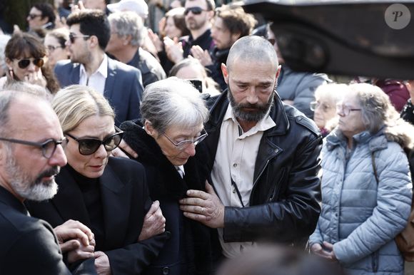 David Salles, Audrey Salomone et la mère de Bruno Salomone - Sorties des obsèques de Bruno Salomone en l'église Sainte-Anne de Polangis de Joinville-le-Pont (Val-de-Marne) le 23 mars 2026. © Cyril Moreau - Dominique Jacovides / Bestimage