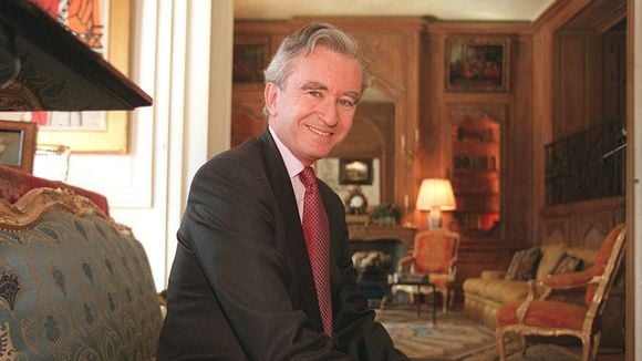 "J’ai une des plus belles collections de…" : Visite du bureau de Bernard Arnault où des pièces d’un artiste très prisé sont mises en lumière