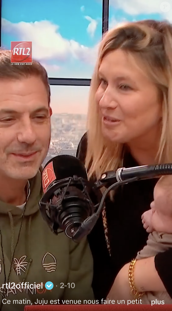 Elle a même rejoint les studios avec bébé dans les bras, histoire de saluer les auditeurs. "C'est très étrange", a-t-elle avoué en remettant les pieds sur son lieu de travail, complètement changée par sa nouvelle vie de maman.

Justine, journaliste sur RTL2, est devenue maman.