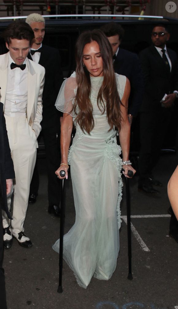 Victoria Beckham, David Beckham, Brooklyn Beckham, Romeo Beckham, Cruz Beckham, Harper Seven - Les célébrités arrivent au club Oswald's à Londres pour célébrer le 50ème anniversaire de V.Beckham, le 20 avril 2024.