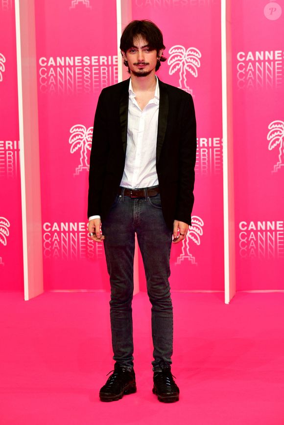 Théo Fernandez lors de la troisième soirée du Canneseries saison 3 (pink carpet) au Palais des Festivals à Cannes, le 12 octobre 2020.
Canneseries se déroule du 9 au 14 octobre 2020 avec des mesures sanitaires importantes dues au COVID-19.
© Bruno Bebert / Bestimage