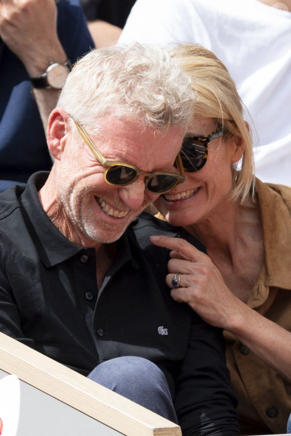 Denis Brogniart et sa femme Hortense Borgniart dans les tribunes lors des Internationaux de France de Tennis de Roland Garros 2025 à Paris, le 29 mai 2025.
© Moreau / Jacovides / Bestimage