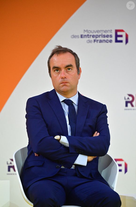 Il occupait depuis 2022 le poste de ministre des Armées.

Sébastien Lecornu, Ministre des Armées, lors de sa participation au "Rencontre des entrepreneurs (LAREF25)" (Jour 2) au stade Roland Garros à Paris, France, le 28 août 2025. © Christian Liewig/Bestimage