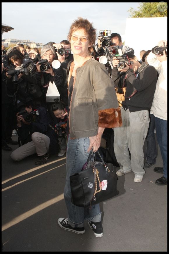 La chanteuse Jane Birkin arrive au défilé de mode Hermès - collection prêt-à-porter, printemps-été 2009 à Paris. CYRIL MOREAU / BESTIMAGE