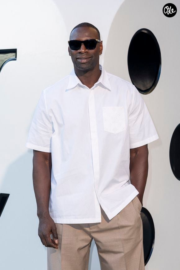 Omar Sy souligne l’importance de maintenir un accès à des soins de proximité pour les familles.

Omar Sy – Séance photo du défilé de mode Louis Vuitton Homme, collection printemps-été 2026, dans le cadre de la Fashion Week de Paris, en France, le 24 juin 2025.
 
© Olivier Borde / Bestimage