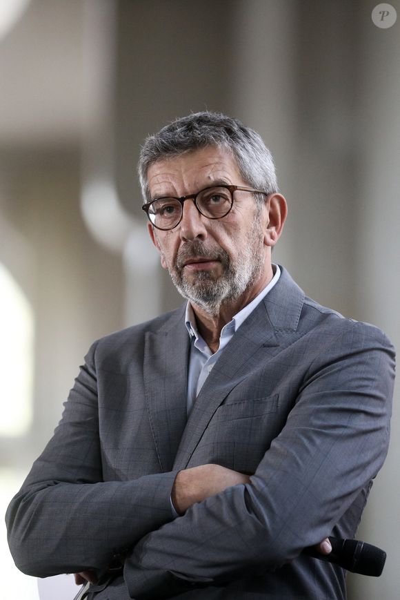 Michel Cymes participe au lancement des Journées pour une France en forme dans le cadre de la Grande Cause Nationale 2024 et à l'occasion des Jeux Olympiques et Paralympiques, Paris, le 10 avril 2024 © Stéphane Lemouton / Bestimage